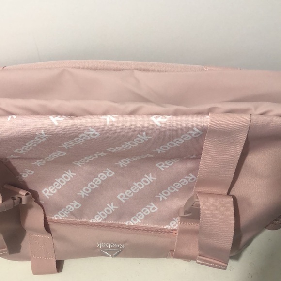 Reebok Axle Tote Bag 14” x 22” x 7” Water Resistant Multipocket Straps Pale Pink - Picture 13 of 14
